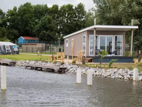 Vakantiepark Bergumermeer Friesland Waterlodge 4 persoons 1